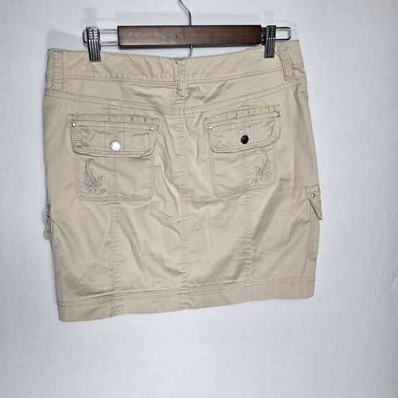 White House Black Market Women’s Size 6 Khaki Cargo Mini Skirt Embroidered - Picture 5 of 11